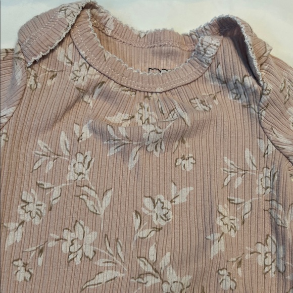 “Bundle 10/$13” Baby girl short sleeve Floral Baby bodysuit - Picture 4 of 7